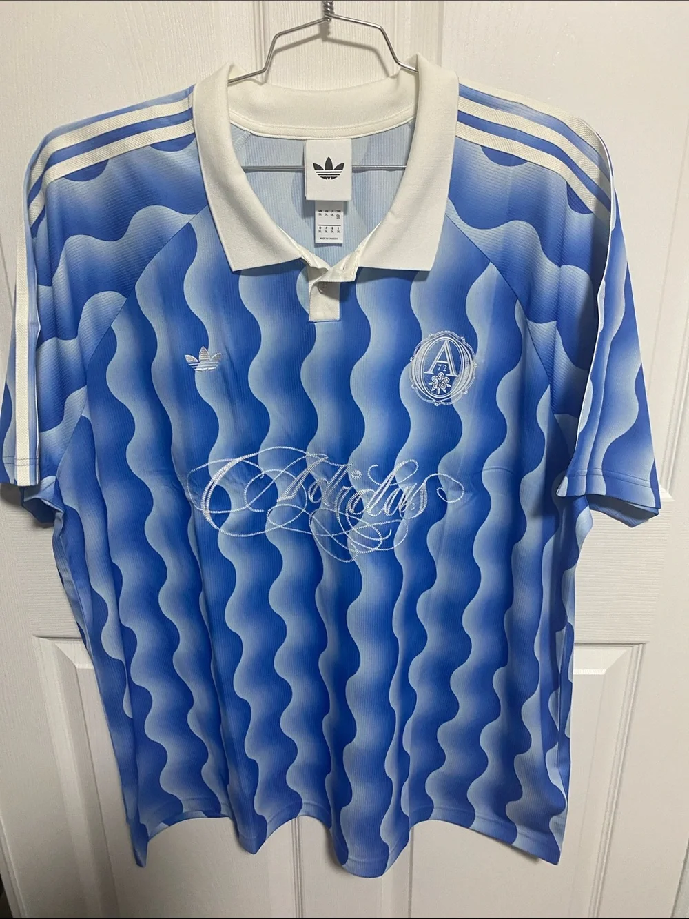 adidas Men’s White & Blue Wave-Pattern Soccer Jersey